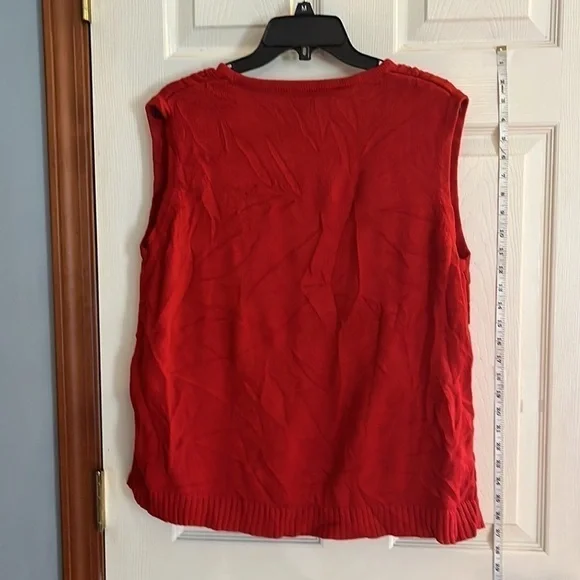 VTG-Allison Daley-L-red sleeveless button down ,V-neck , cable knit design vest - Picture 2 of 6